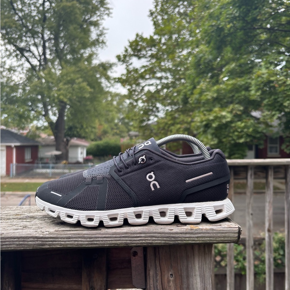 On Swiss Engineering Cloud 5 Men’s SZ 8 Black Athletic Running Sneakers 59.98919